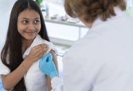 Brasil está abaixo da meta de vacinação contra HPV; conheça os riscos