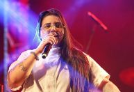 Cantora sertaneja Yasmin Santos é assaltada na frente de casa e compartilha vídeo do momento