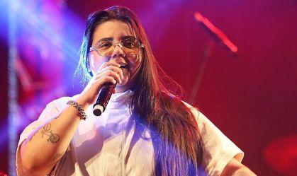 Cantora sertaneja Yasmin Santos é assaltada na frente de casa e compartilha vídeo do momento