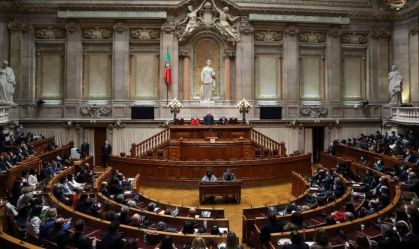 Portugal tem instabilidade e confronto com extrema direita em votação para presidente do Parlamento