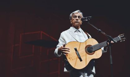 Caetano Veloso vai apresentar o histórico álbum "Transa" em show em novembro em São Paulo