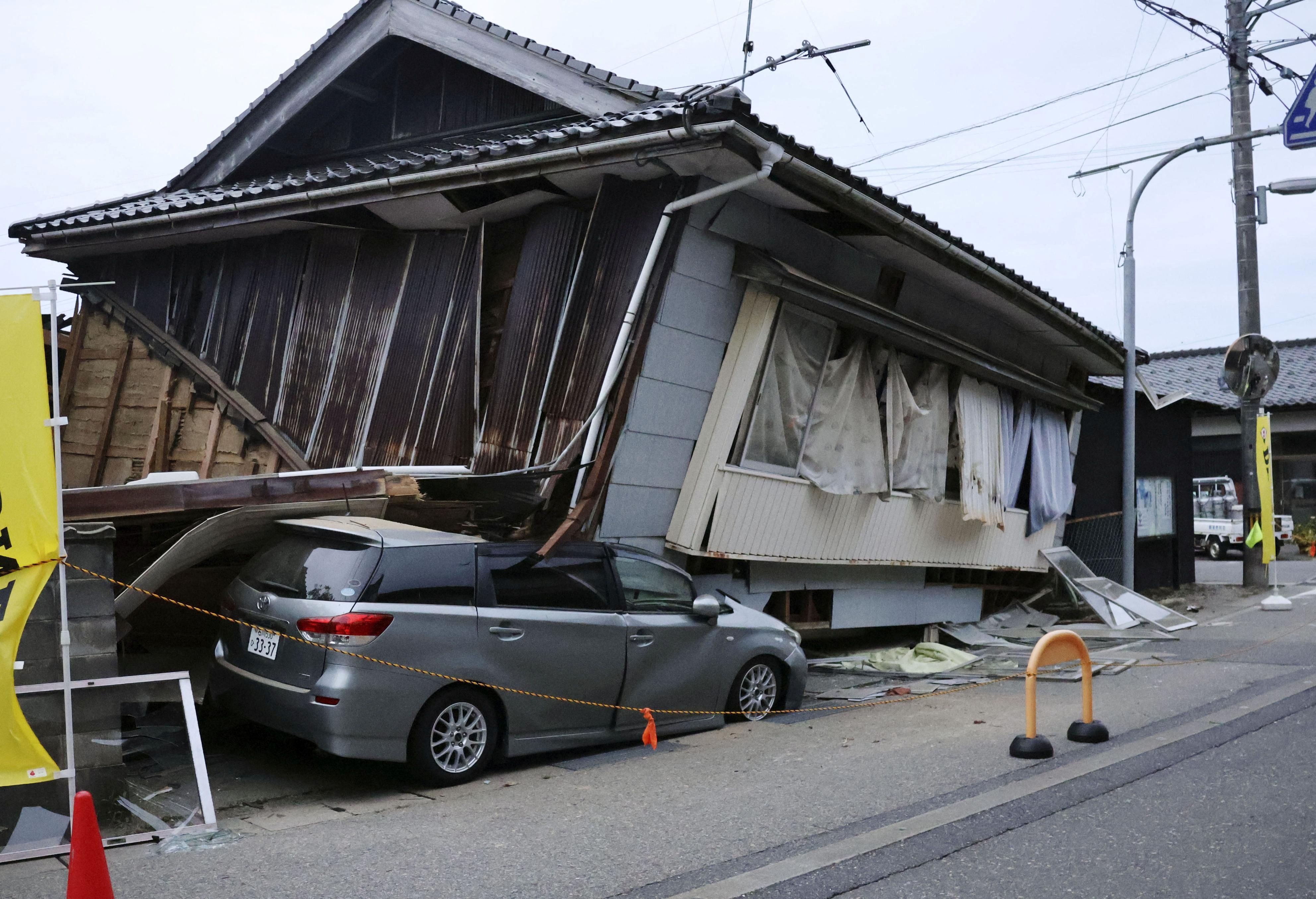 t ishikawa様　3点おまとめ Terremoto de magnitude 6,5 atinge Japão, deixa feridos e danifica