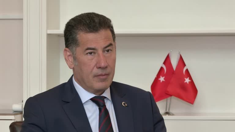 O candidato nacionalista Sinan Organ concorreu às eleições presidenciais da Turquia e obteve 5,2% dos votos. / Reuters