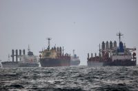 Navios comerciais de bandeira turca colidem perto de Istambul, diz governo