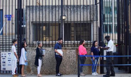 Cuba anuncia novas políticas migratórias conforme êxodo para os EUA continua