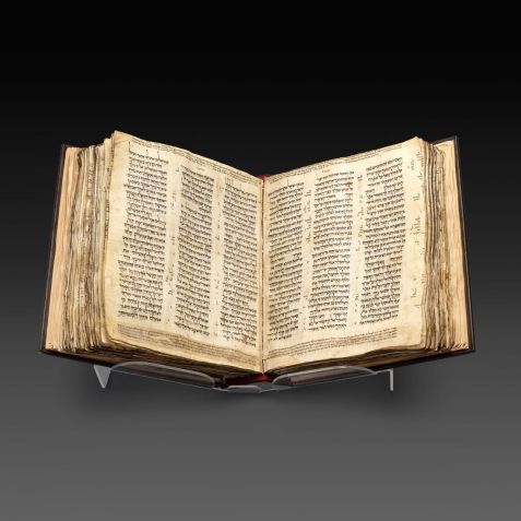 A Bíblia antiga será exibida em Londres, Jerusalém e nos Estados Unidos, antes de ser colocada à venda. / Cortesia de Sotherby's