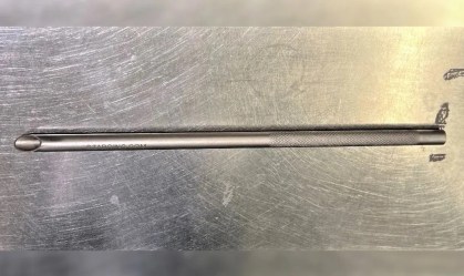 Homem é preso em aeroporto nos EUA por carregar "canudo de vampiro" em bagagem de mão; entenda o termo