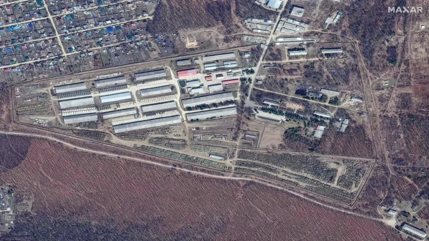 Uma imagem de satélite da Maxar Technologies mostra o depósito de tanques Arsenyev antes da invasão russa da Ucrânia, em 22 de abril de 2021 / Maxar Technologies