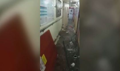 Água invade corredores de navio de cruzeiro castigado por temporal nos EUA