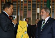 Relação de Lula com chavismo pesa em dificuldade do Brasil se posicionar; veja linha do tempo