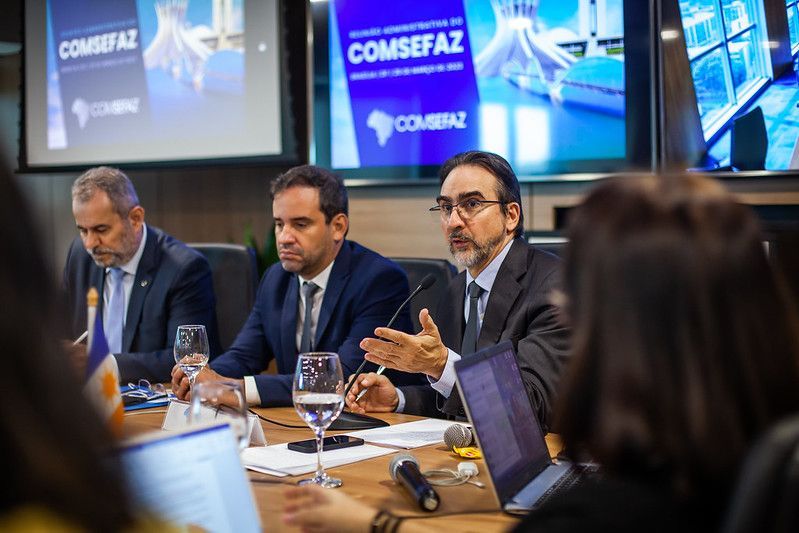 Secretário extraordinário da reforma tributária, Bernad Appy, ao lado do presidente do Comsefaz, Carlos Xavier