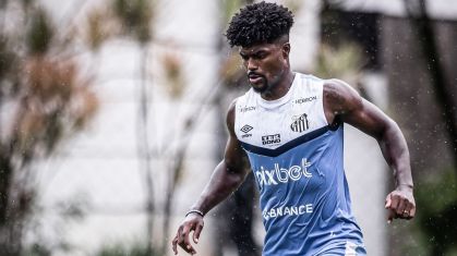 Eduardo Bauermann em treino pelo Santos