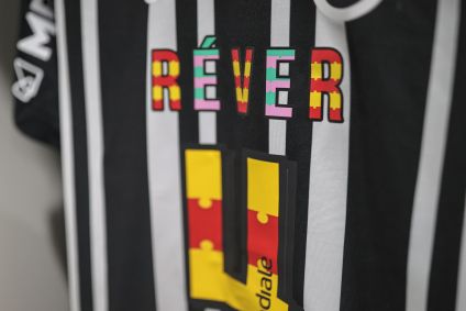 Uma das camisas da ação do Galo