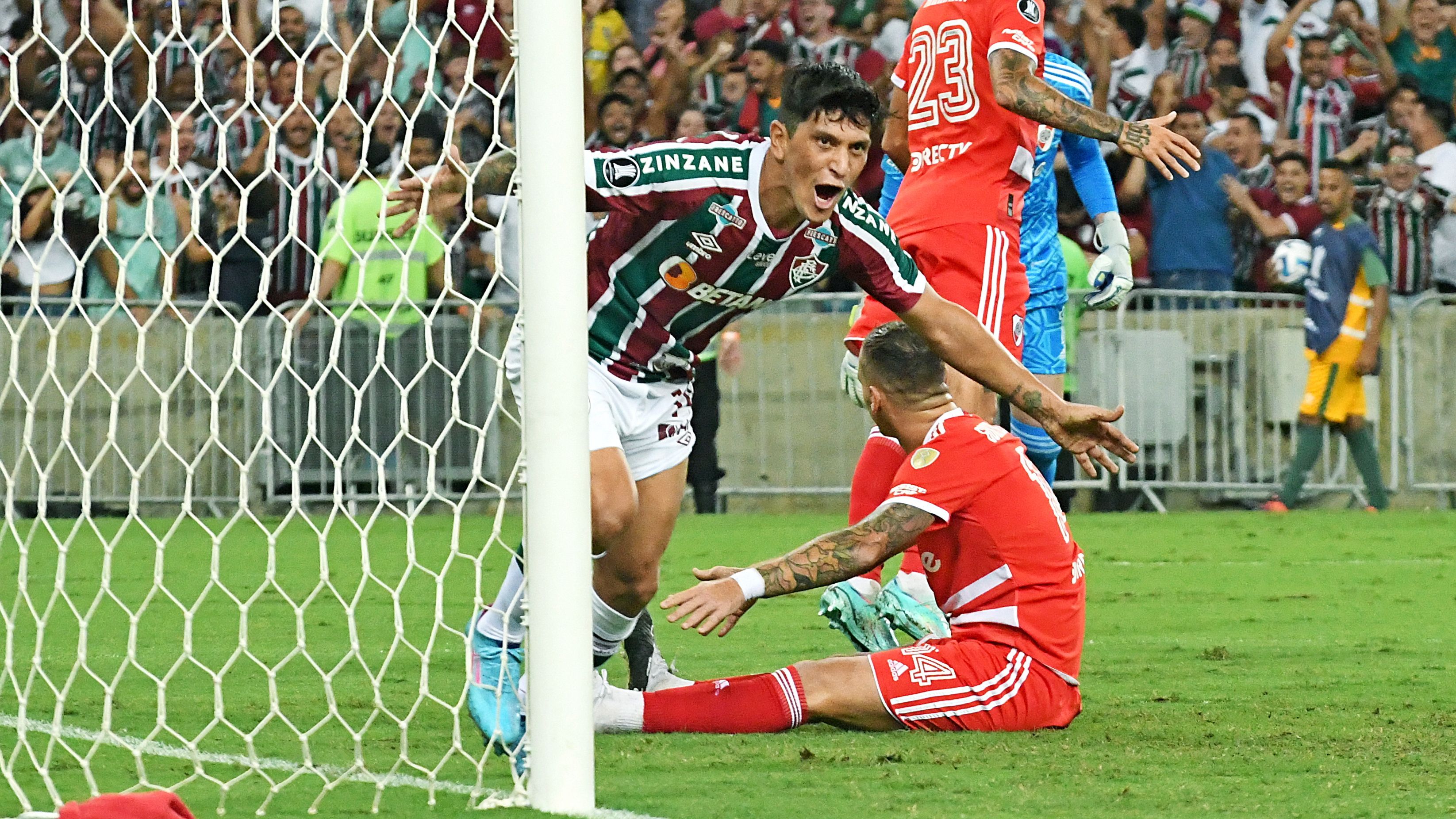 Cano marcou três gols sobre o River Plate