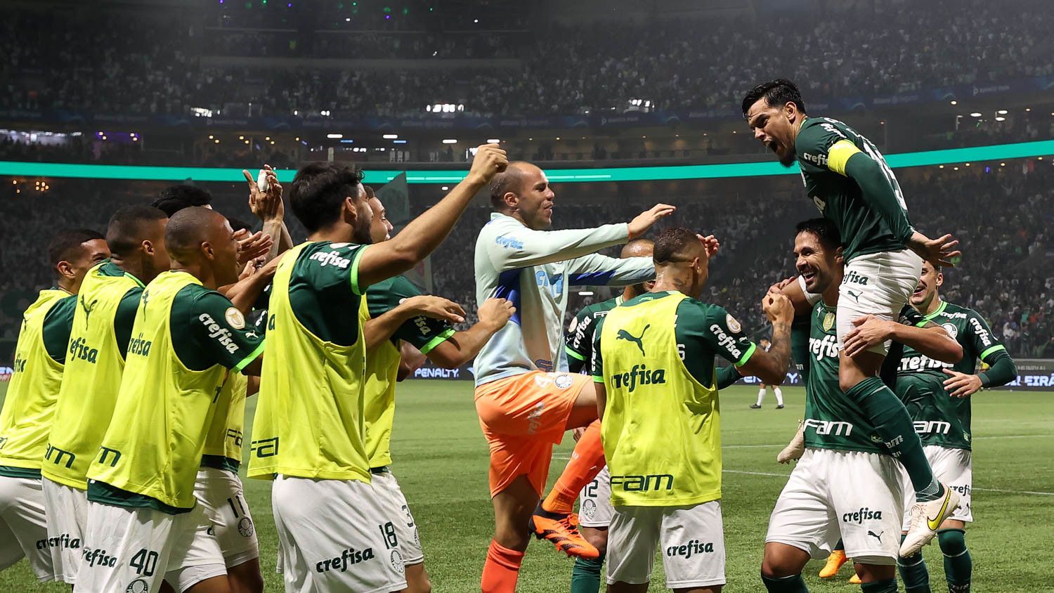 Jogadores do Palmeiras comemoram gol sobre o Grêmio no Allianz Parque