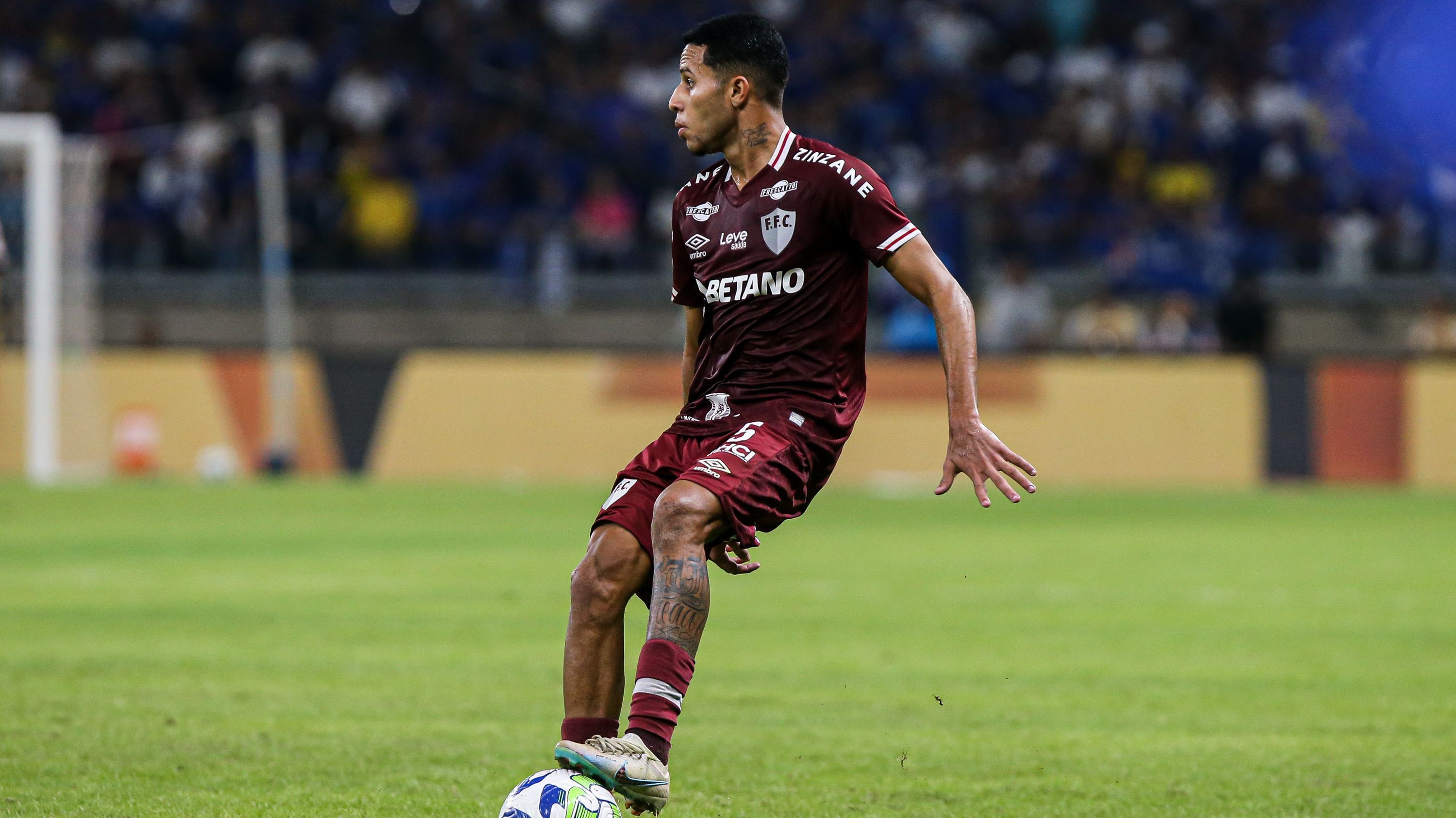 Alexsander na partida contra o Cruzeiro