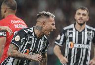 Atlético-MG vence Internacional e entra provisoriamente no G4 do Brasileirão