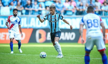 Renato Gaúcho diz que grama sintética do Palmeiras piorou lesão de Bitello