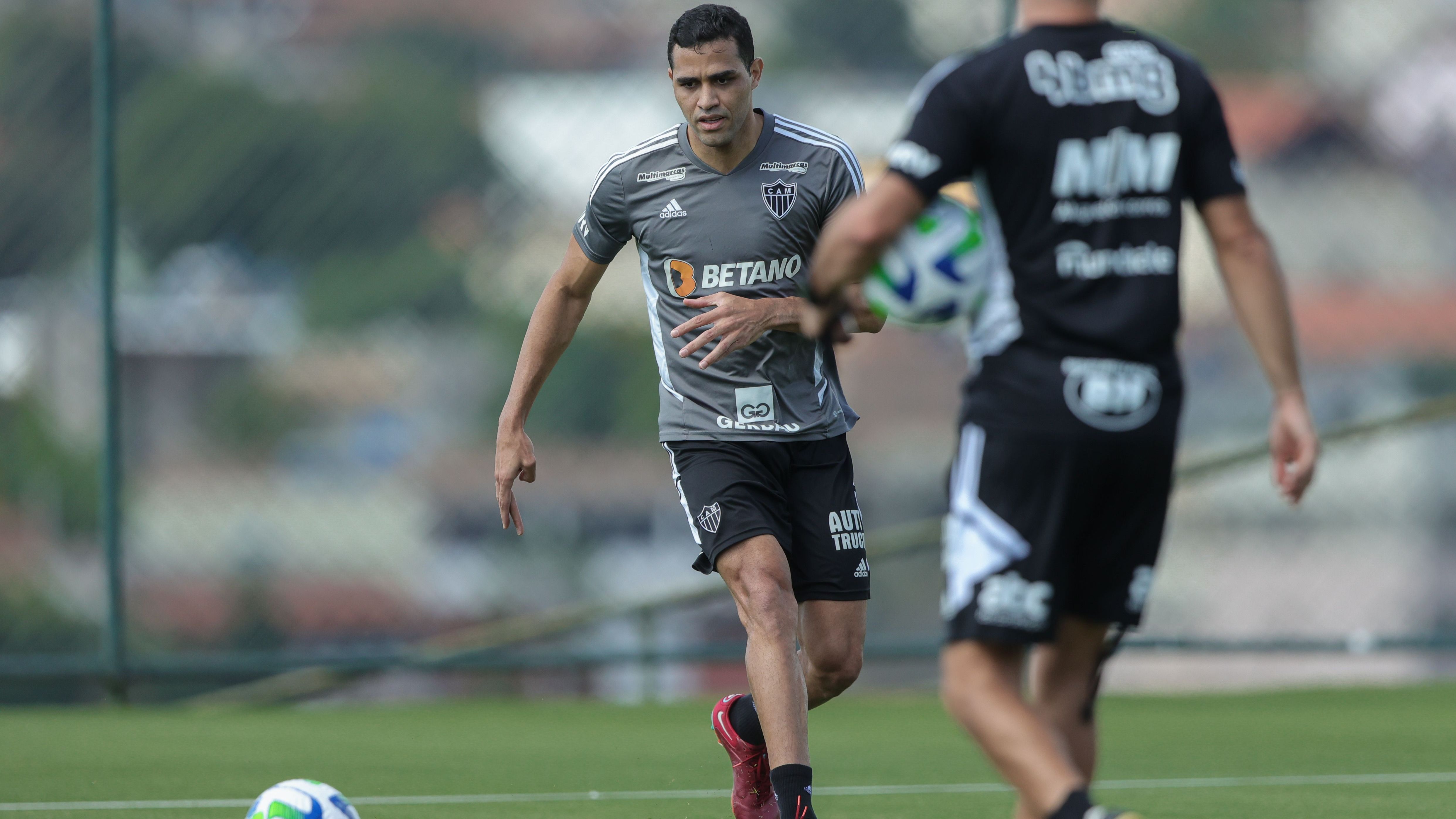 Alan Kardec começa transição no CT do Galo