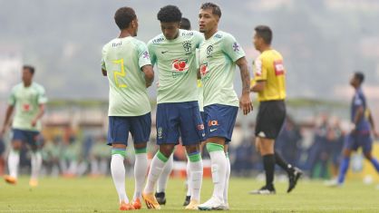 Arthur, Andrey e Marcos Leonardo comemoram gol da Seleção Sub-20