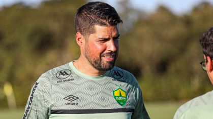 António Oliveira em seu primeiro treino na volta ao Cuiabá