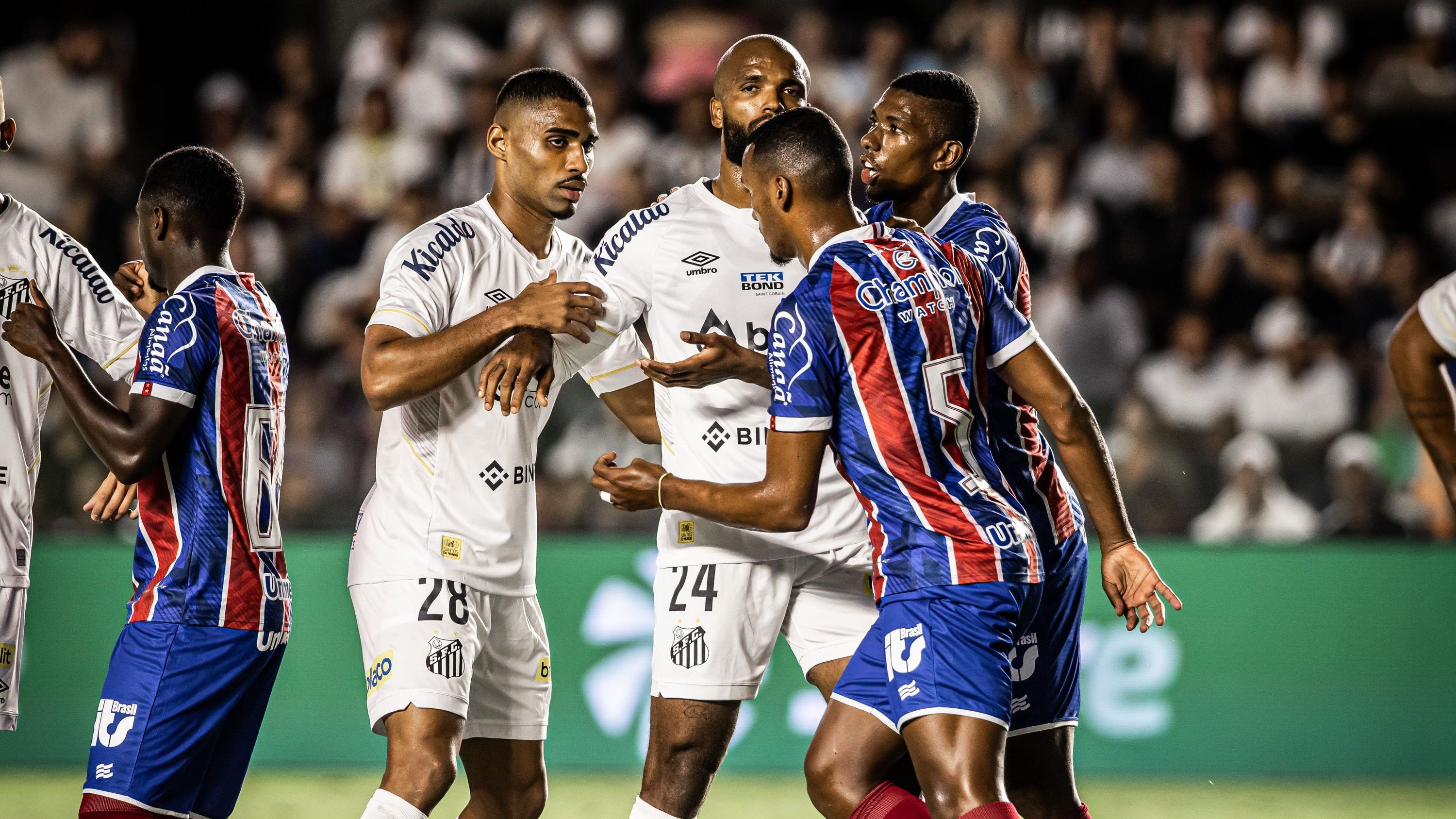 Santos e Bahia duelaram na Vila Belmiro