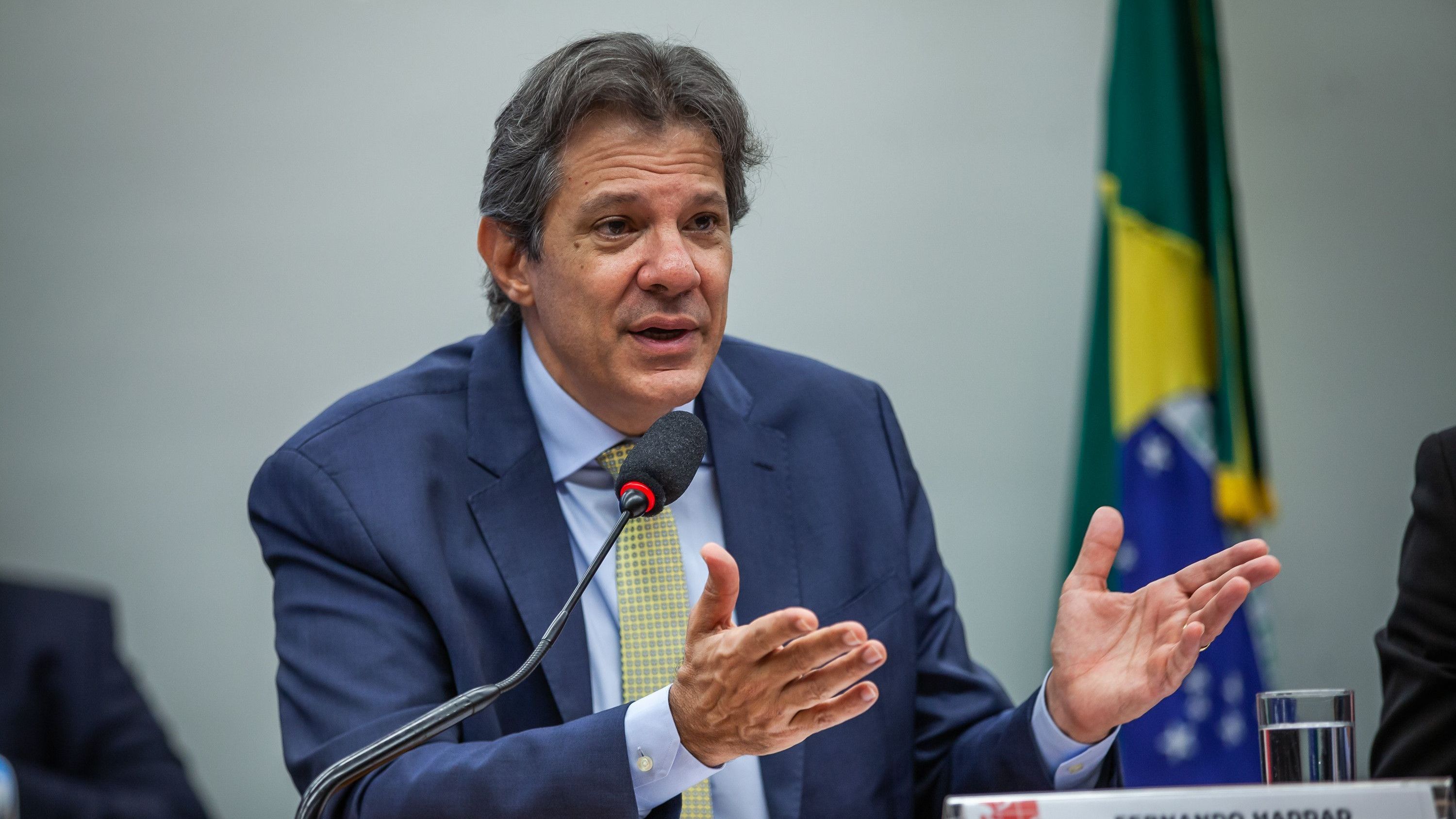 O ministro da Fazenda, Fernando Haddad, confirmou, nesta quarta-feira (19), que o governo vai enviar ao Congresso uma proposta para taxar fundos exclusivos de investimento junto ao Orçamento.