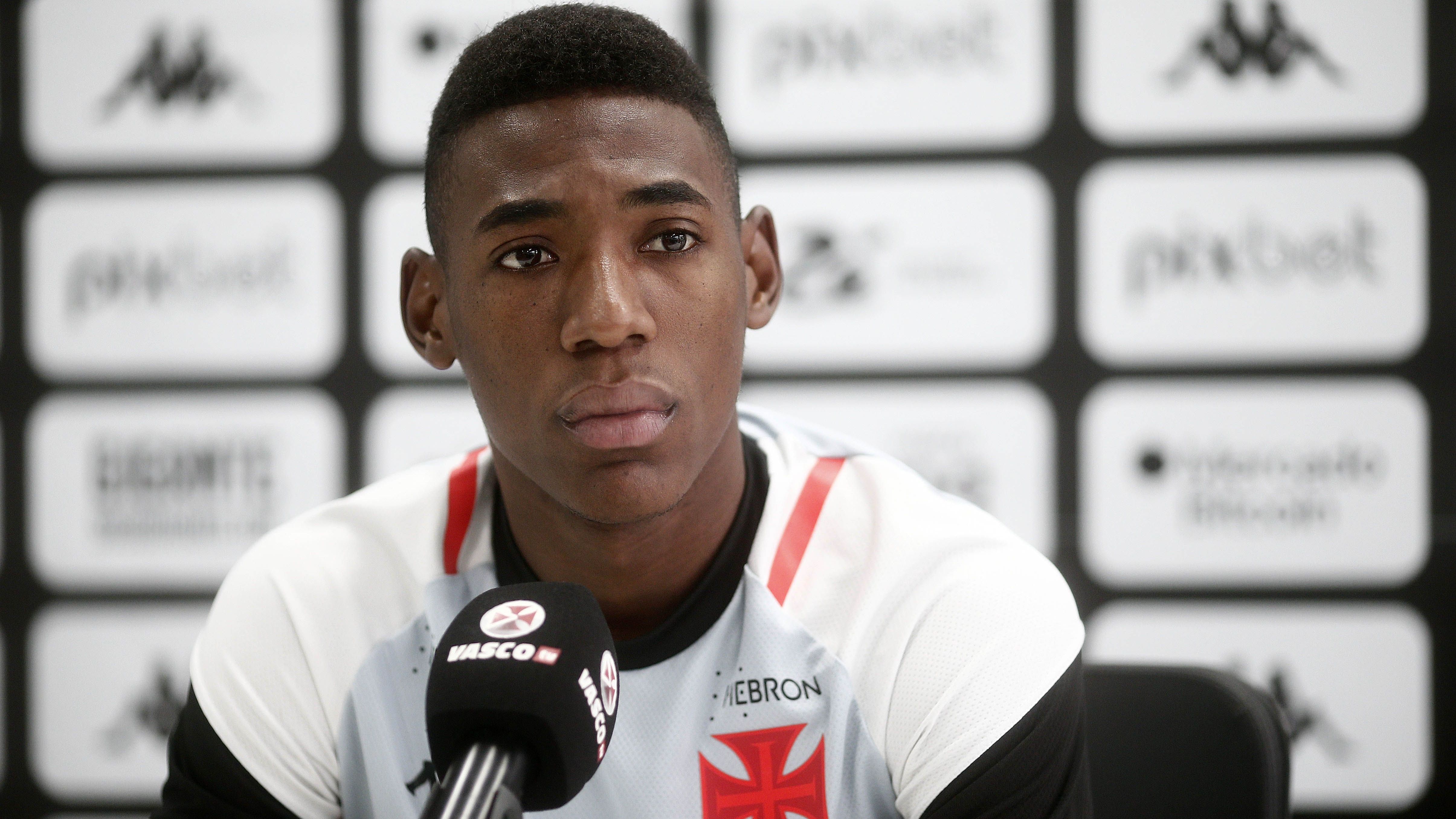 Léo deu coletiva no Vasco antes de reencontro com o São Paulo