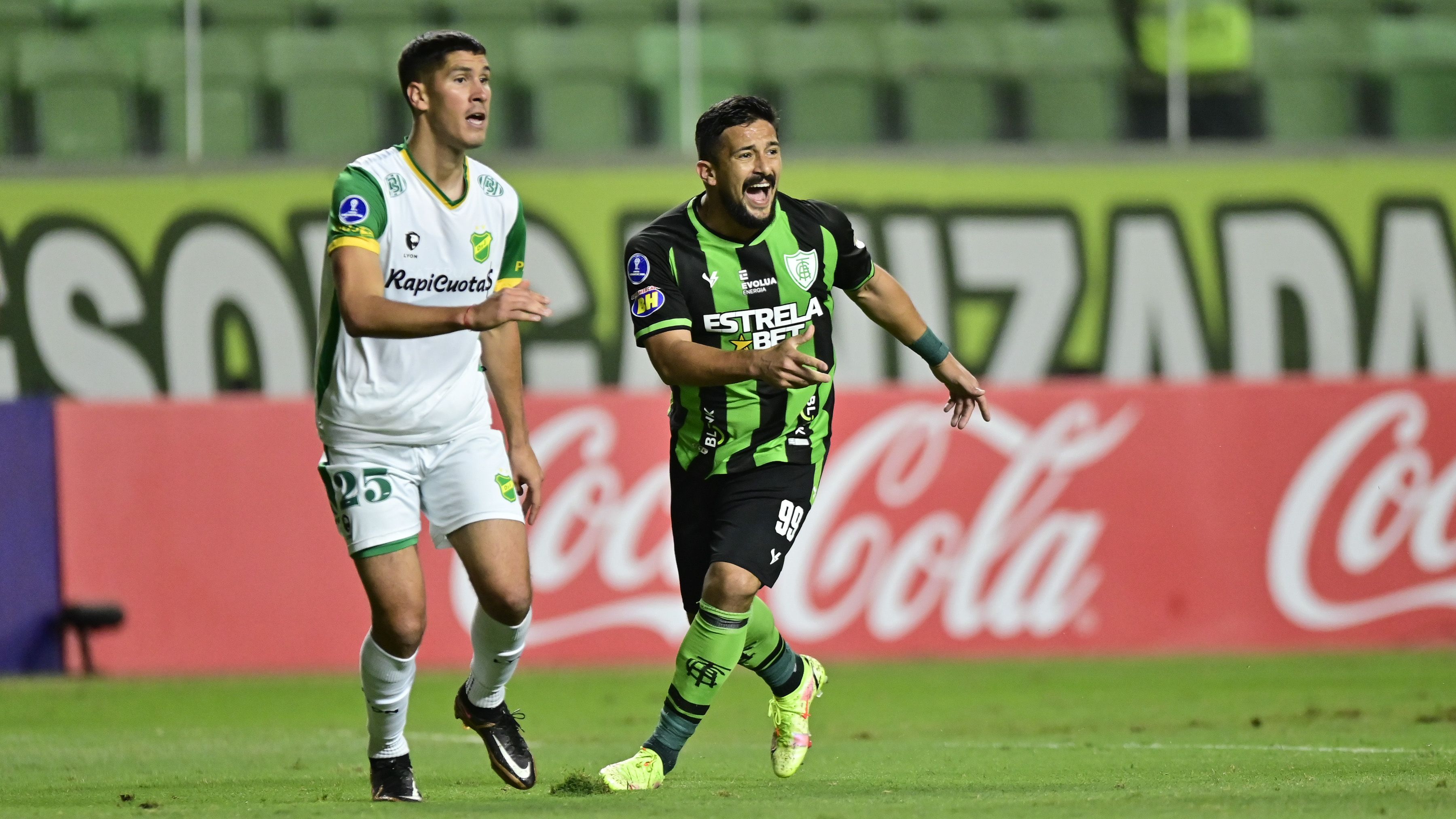 América-MG ficou duas vezes à frente do placar, mas levou a virada em casa