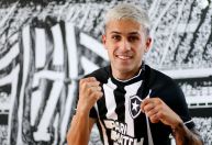 Botafogo anuncia contratação de jovem atacante da Seleção Uruguaia