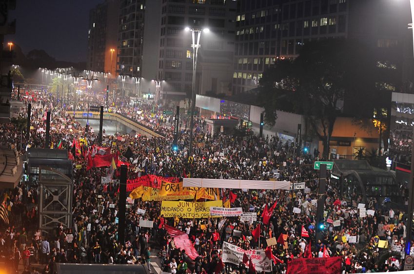 Protestos em São Paulo, durante as jornadas de 2013 / Marcelo Camargo / Agência Brasil