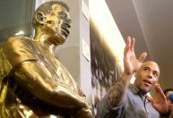 Mausoléu de Pelé, em Santos, é aberto para visitação do público; veja fotos