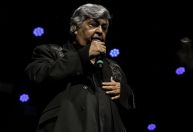 Sidney Magal grava vídeo de hospital para tranquilizar fãs: "Meu sangue ferve por vocês"