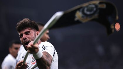 Yuri Alberto comemora o gol do empate do Corinthians contra o Fortaleza