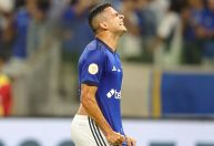Jogadores do Cruzeiro brigam e trocam empurrões por pênalti contra o Fluminense