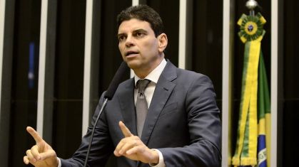367 deputados votaram favoravelmente à urgência do projeto de lei complementar do novo regime fiscal, relatada por Claudio Cajado