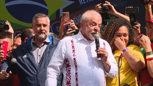 Presidente Lula (PT) discursa em ato com centrais sindicais
