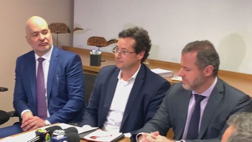 Advogados de defesa do ex-presidente Jair Bolsonaro em coletiva de imprensa nesta segunda-feira (15).
