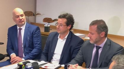 Advogados de defesa do ex-presidente Jair Bolsonaro em coletiva de imprensa nesta segunda-feira (15).