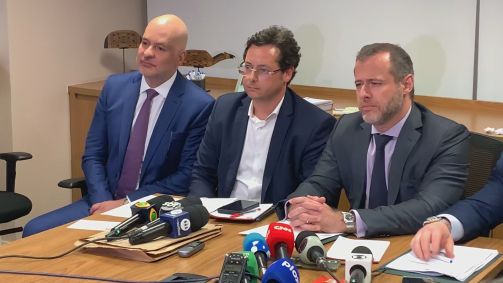 Advogados de defesa do ex-presidente Jair Bolsonaro em coletiva de imprensa nesta segunda-feira (15).