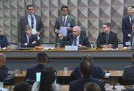 “Aqui não é delegacia!” e “se comporte!”: CPMI do 8/1 é marcada por discursos e bate-bocas; assista