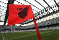 Athletico-PR demite dois jogadores após operação Penalidade Máxima