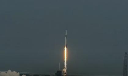 Decolagem da Crew Dragon, no topo do foguete Falcon 9, da SpaceX