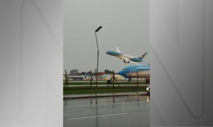 Imagem de destaque do post: Avião presidencial da Argentina faz manobra arriscada em chegada ao país; veja