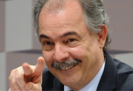 Mercadante diz ter recebido proposta de R$ 500 mil da Gillette para retirar bigode; empresa confirma contato