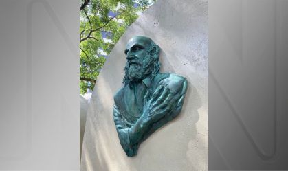 Busto do compositor Aldir Blanc é inaugurado no Rio