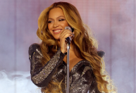 Após show atrasar devido chuva, Beyoncé paga US$ 100 mil para manter metrô aberto
