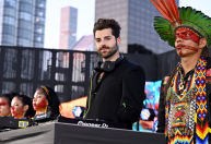Alok recebe prêmio em Cannes pela atuação junto à causa indígena
