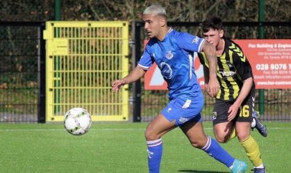 Com brasileiro, clube de vila com 292 habitantes sobe para a elite do futebol norte-irlandês