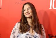 Drew Barrymore abre mão de programa em apoio à greve dos roteiristas